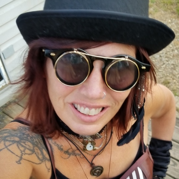 Meet your Posher, Ronda - Picture 2 of 2